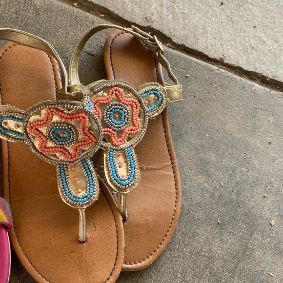 GREAT SALE 5 pare of shoes sandals and sneakers - Picture 10 of 11